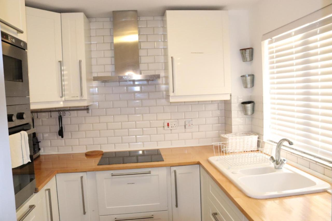 Garland Modern Apartment With Private Garden & Parking Dartford 5 Eksteriør billede