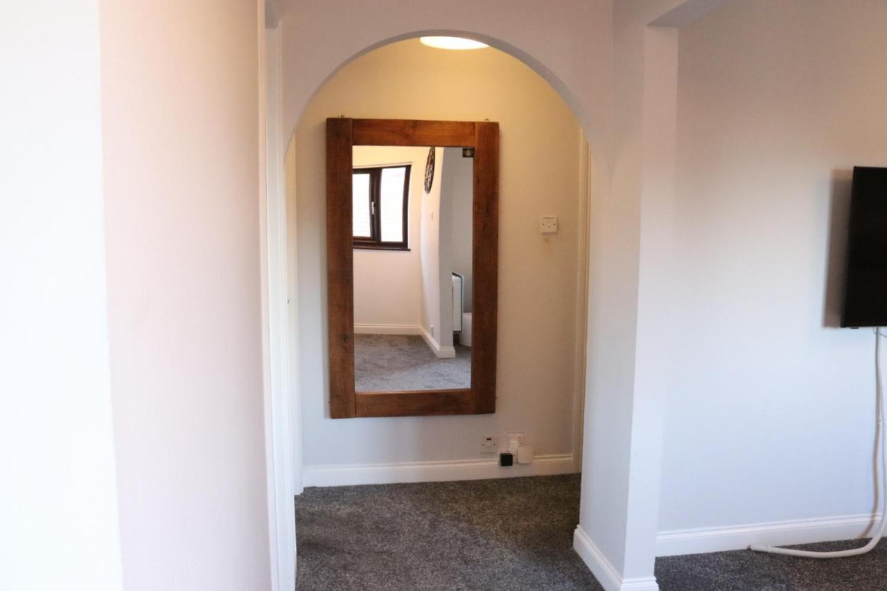 Garland Modern Apartment With Private Garden & Parking Dartford 5 Eksteriør billede